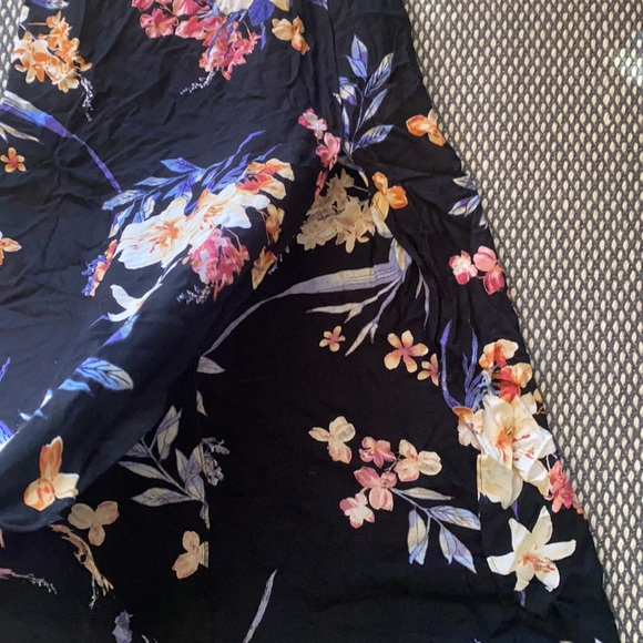 Hawaiian skirt and cropped shirt set - Picture 3 of 6